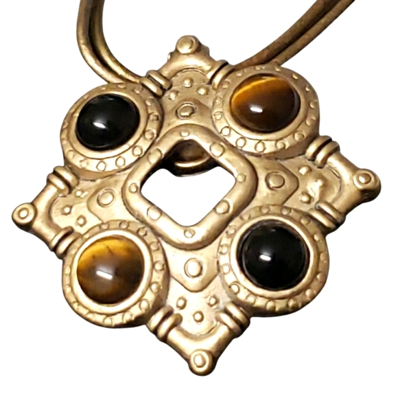 Premier Vintage Designs Beautiful Elegant Gold Tone and Brown Pendant Necklace. - Picture 4 of 11